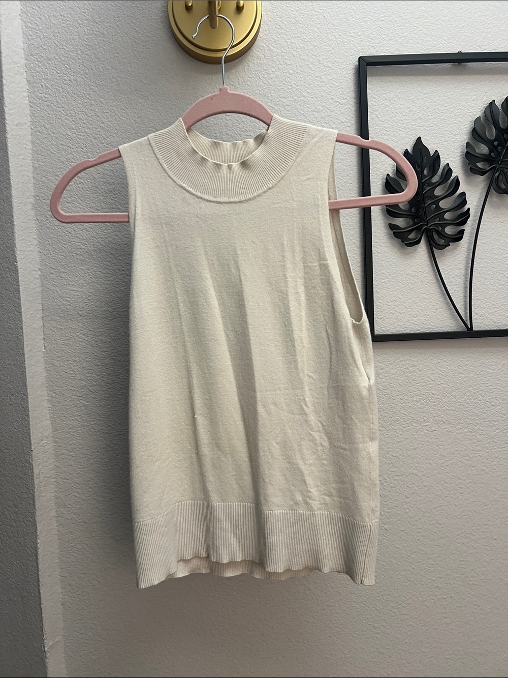 || ESE 0 ESE || SLEEVELESS FINE KNIT TOP || BEIGE || HIGH NECK ||